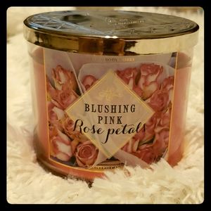Rose petal candle